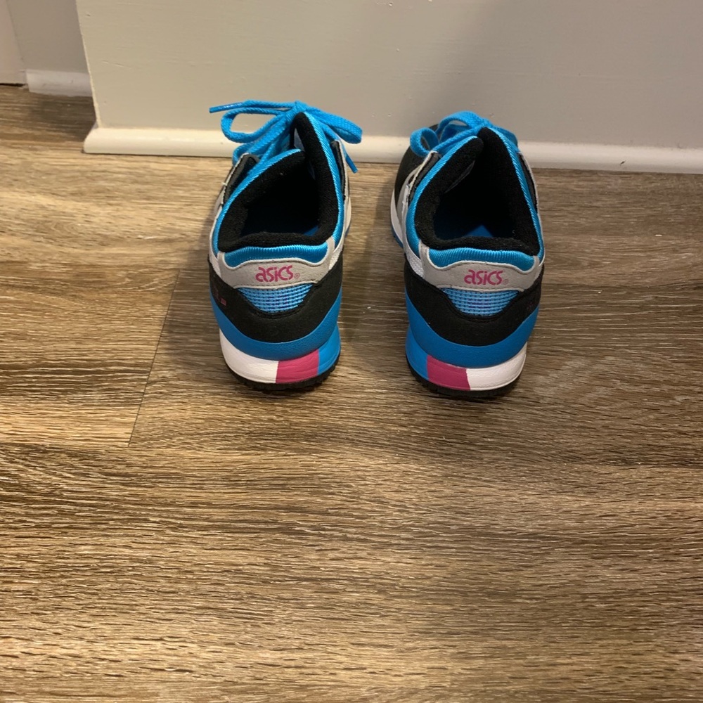 ASICS - Picture 3 of 5